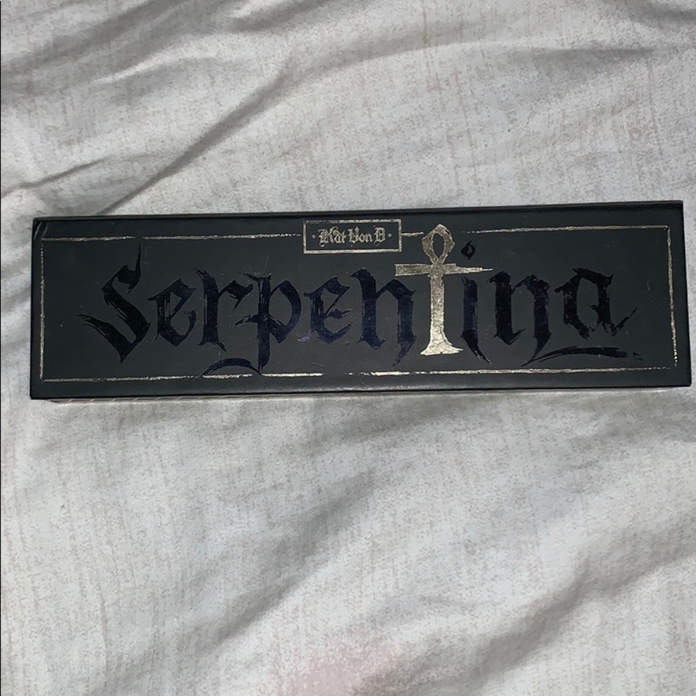 Limited Edition: Kat Von D Serpentina palette